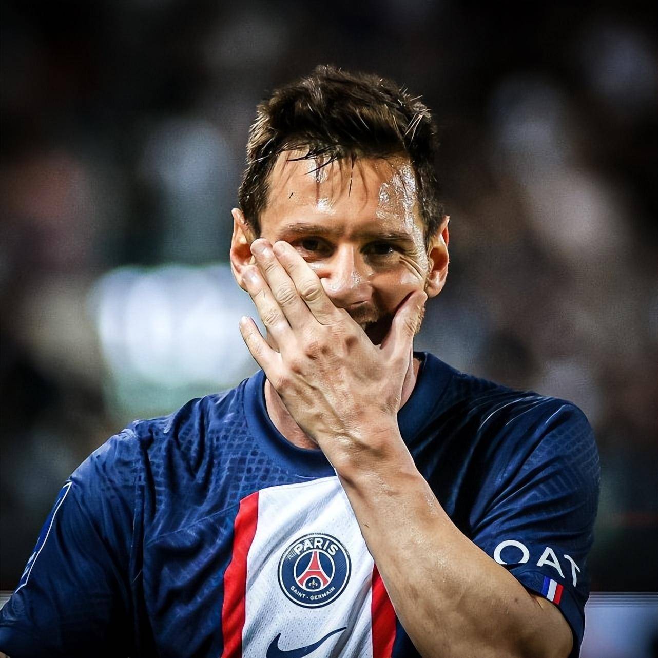 里程碑夜！埃因霍温内部沟通，法甲今夜刷纪录，质疑声仍在，资深球员宣示担当的简单介绍