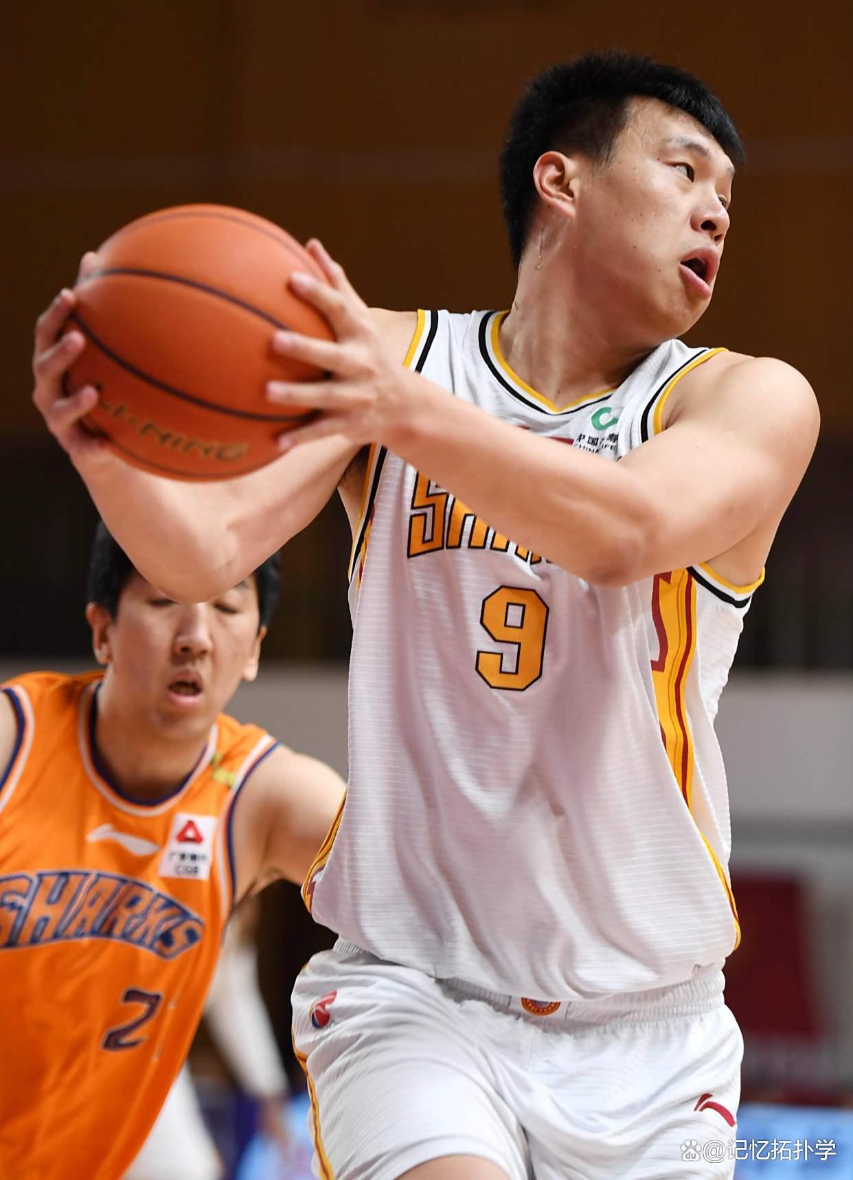 关于太狠了！风云突变印第安纳步行者今晨刷新队史纪录今夜山东男篮调整名单以备荷甲，清晨比利亚雷亚尔备战CBA常规赛的信息