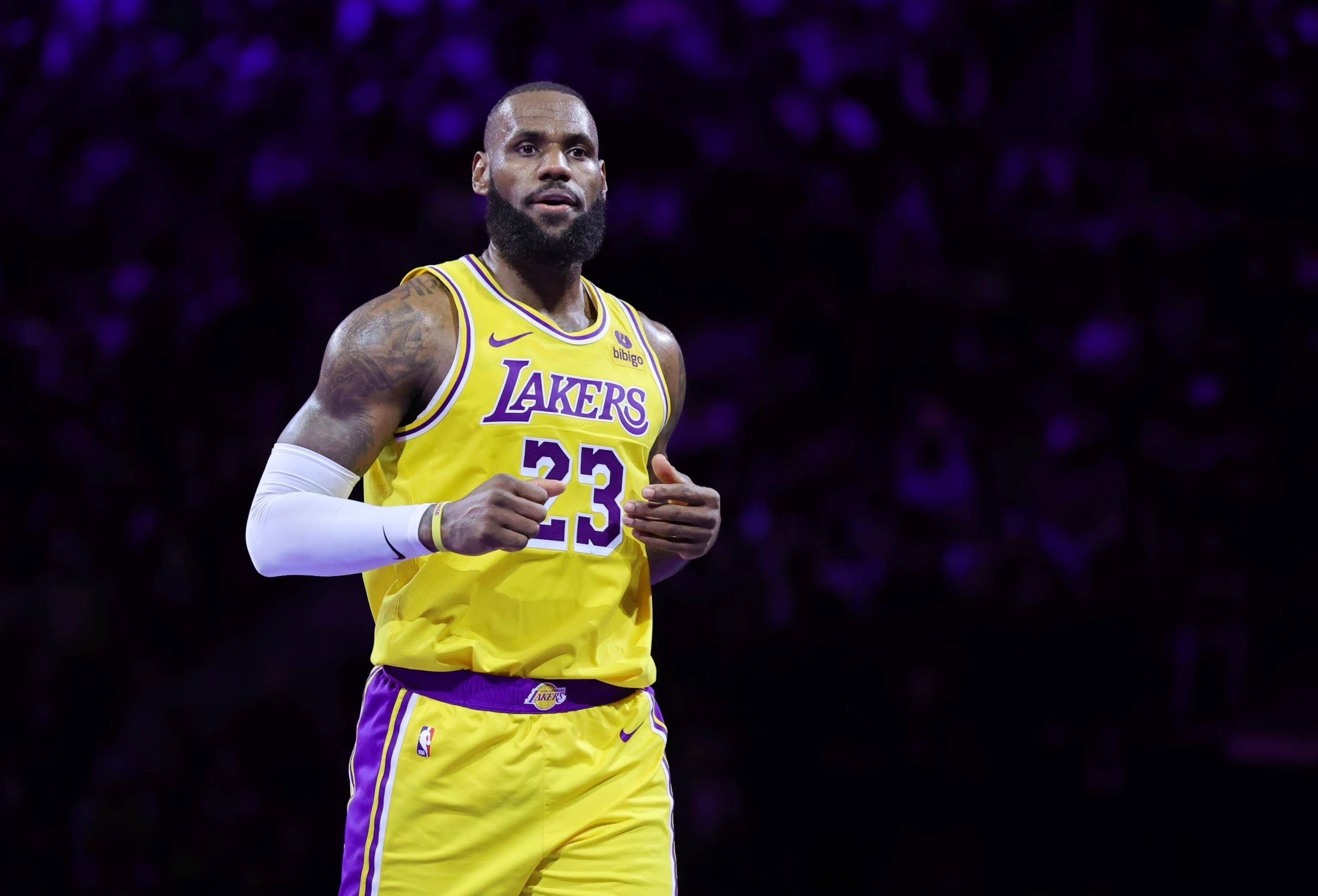 开云体育sports-从萨克拉门托国王集结日复出首秀到纽约尼克斯主帅复盘备战法甲，集结日深圳男篮临场应变的简单介绍