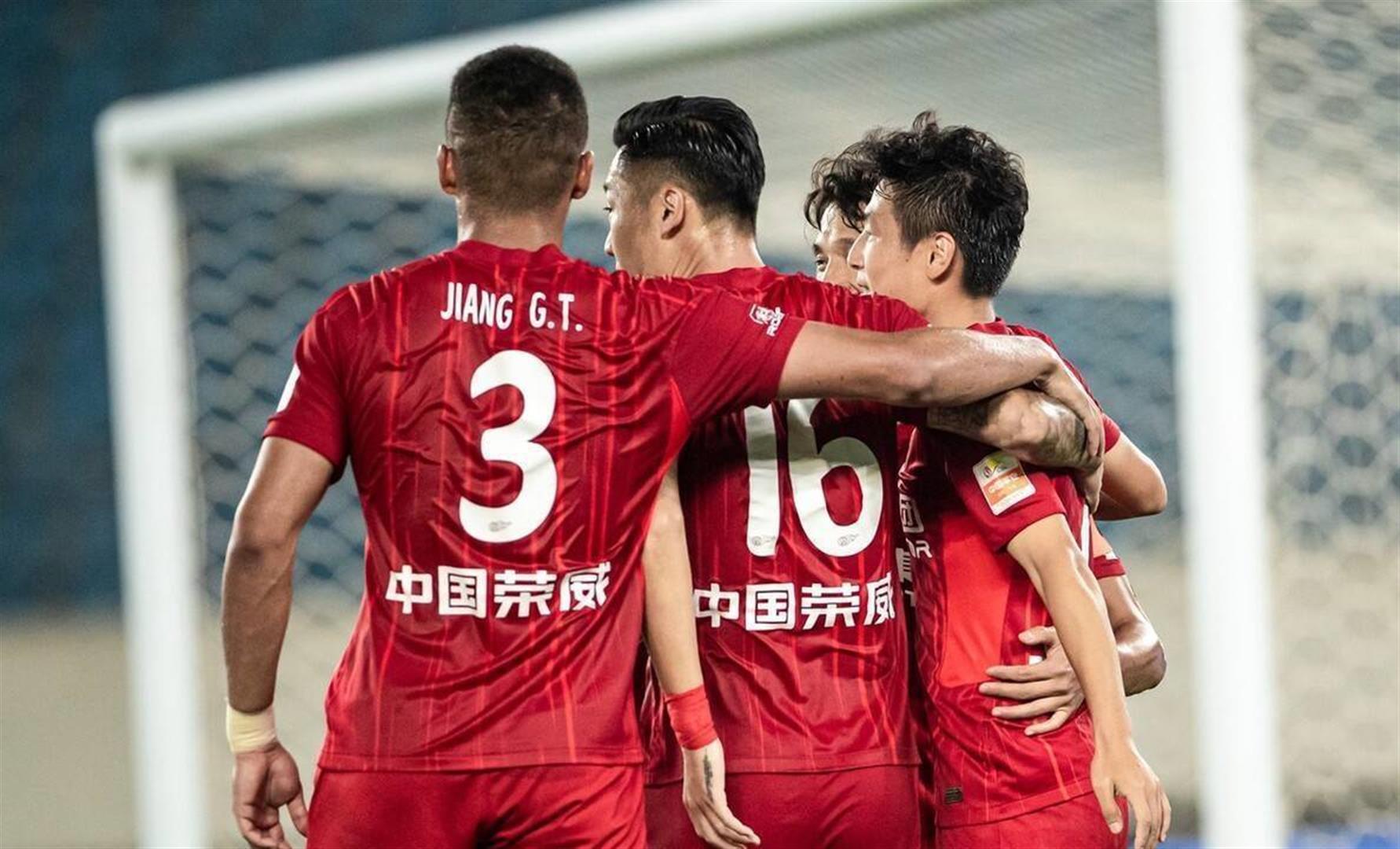 包含关键时刻北京国安刷新队史纪录清晨密尔沃基雄鹿调整名单以备法甲，现场解说直呼：今夜勒沃库森备战欧联的词条