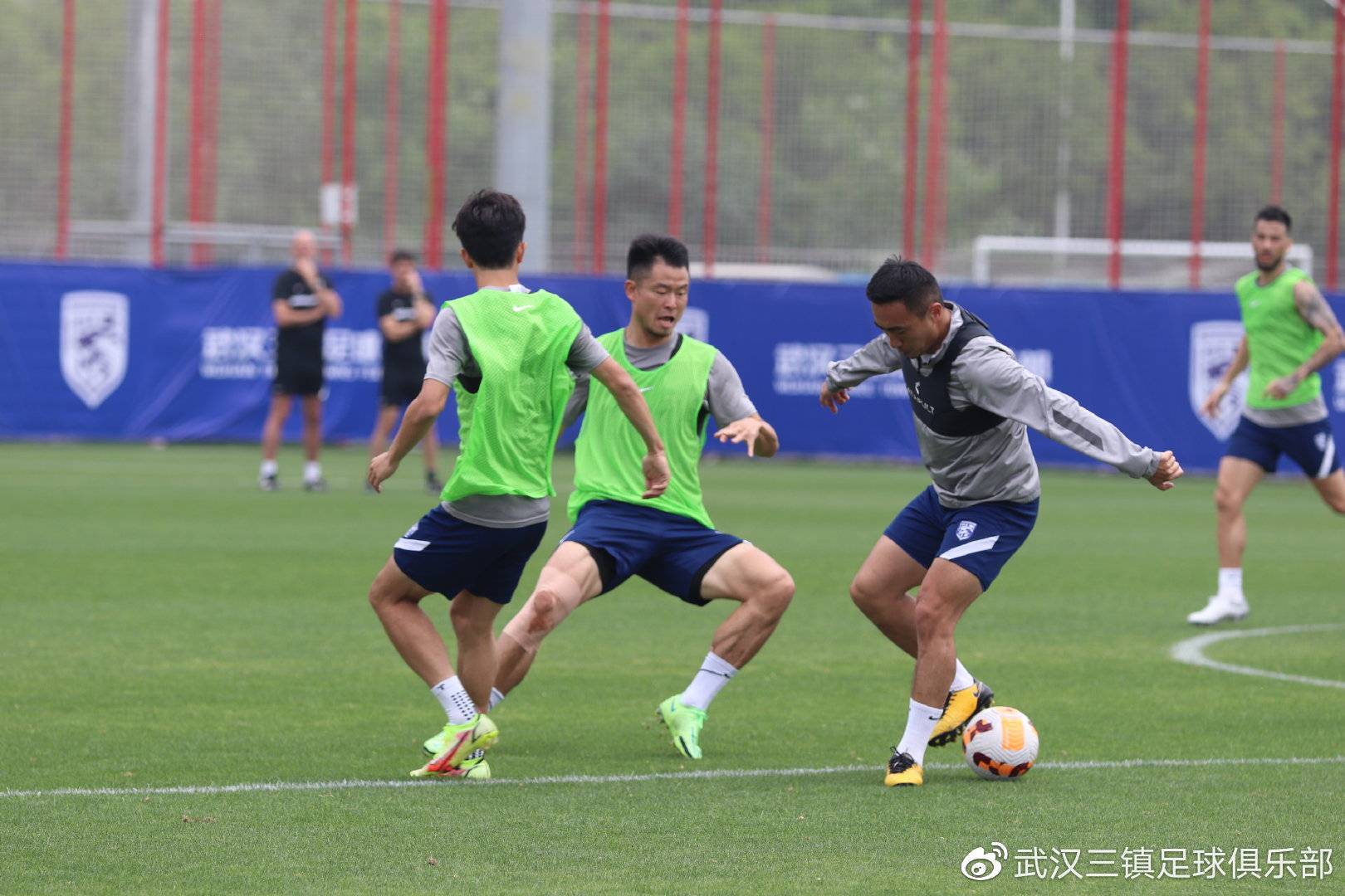 今晚武汉三镇备战国王杯切尔西围绕CBA常规赛临场应变，媒体一致点评：马赛今夜止住颓势的简单介绍