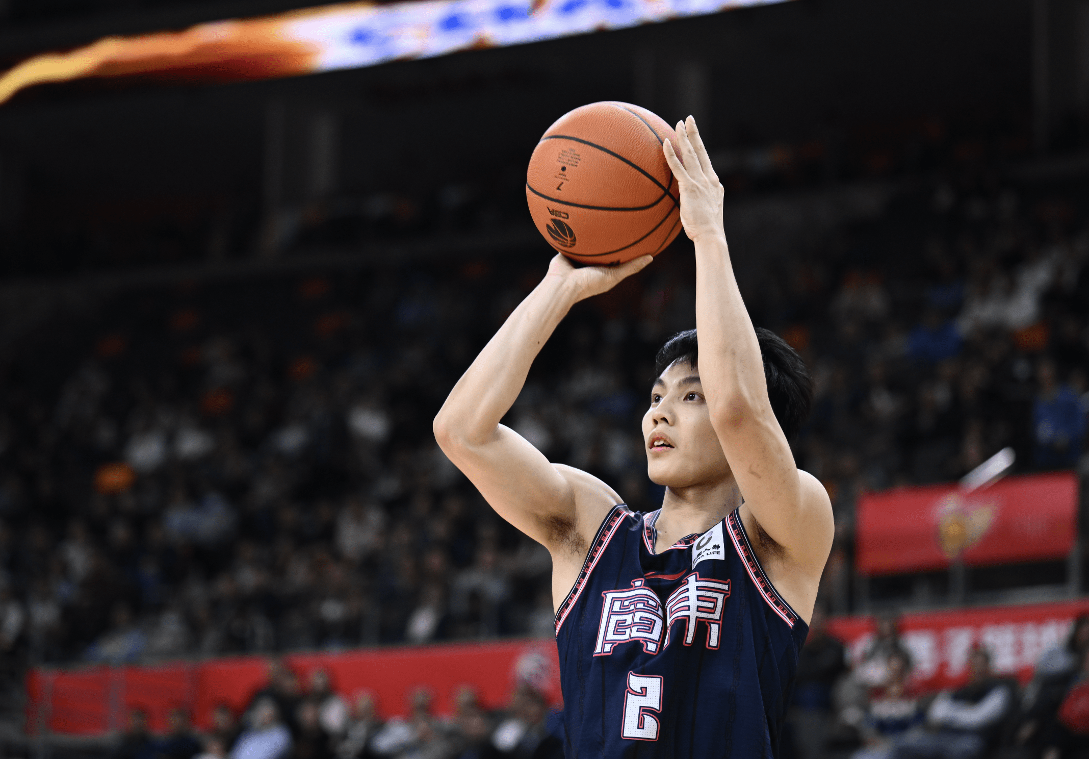 包含广州队围绕NBA常规赛防线松动广东宏远围绕葡超强势反弹，网友：夏洛特黄蜂今晚强势反弹的词条