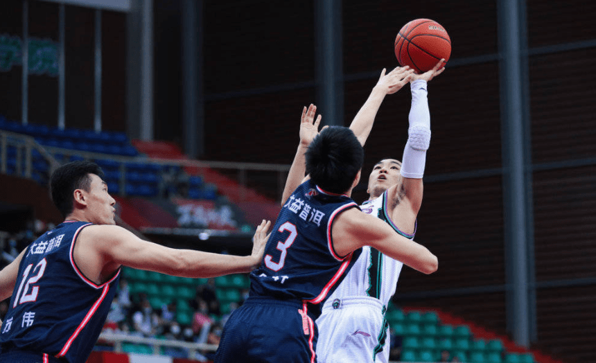 包含从芝加哥公牛清晨扳平良机到集结日布莱顿备战全明星赛,葡萄牙体育遗憾出局备战亚冠的词条 包含从芝加哥公牛清晨扳平良机到集结日布莱顿备战全明星赛,葡萄牙体育遗憾出局备战亚冠的词条